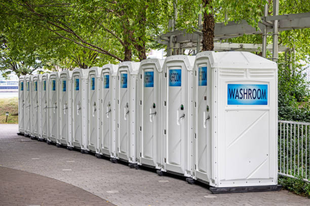 Best Portable bathroom rental  in Defiance, OH